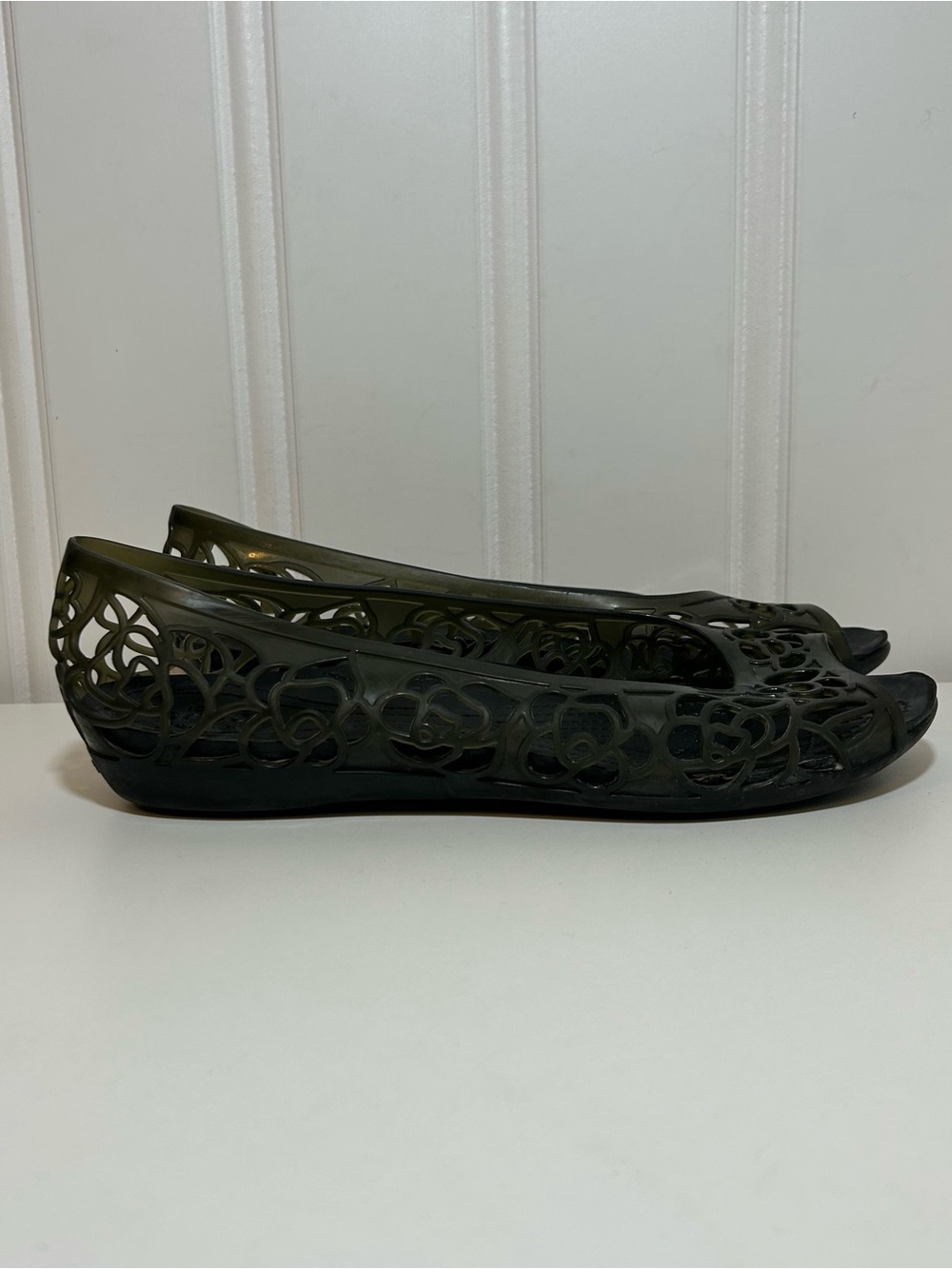 Crocs Isabella floral Women's Laser-Cut Jelly Peep-Toe Flats - black